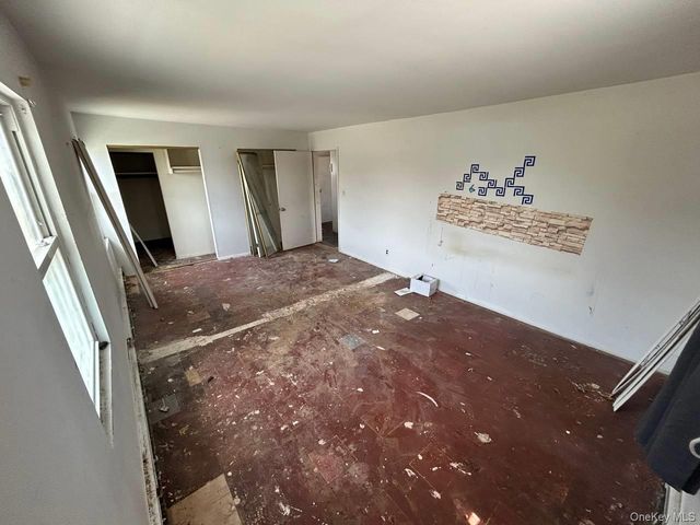 31 East Avenue, Freeport, NY 11520