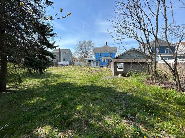 31 East Avenue, Freeport, NY 11520