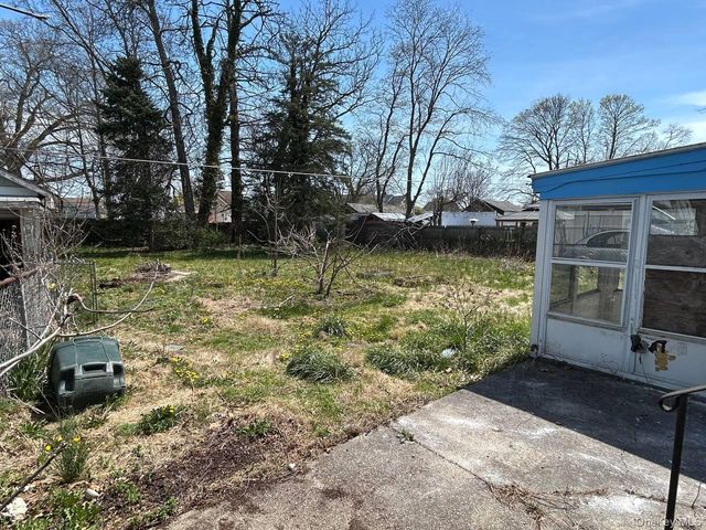 31 East Avenue, Freeport, NY 11520