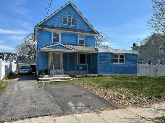 31 East Avenue, Freeport, NY 11520