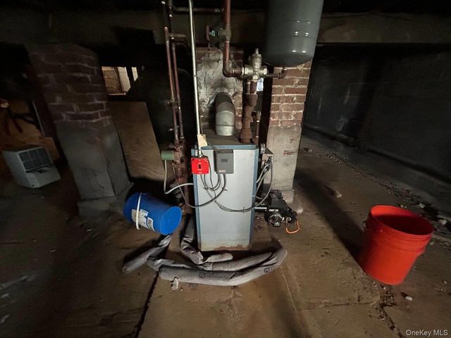 31 East Avenue, Freeport, NY 11520