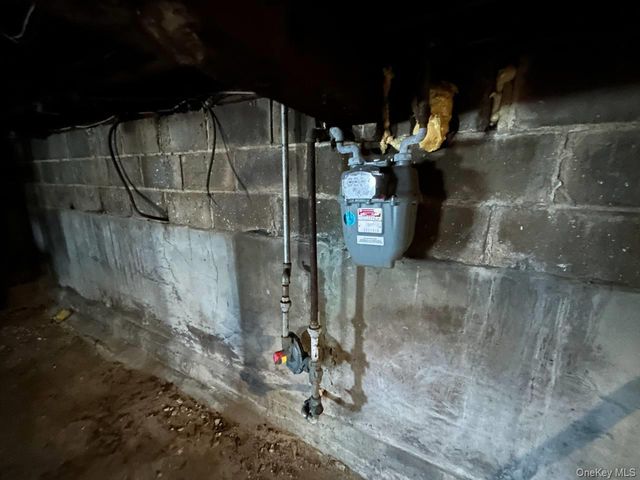 31 East Avenue, Freeport, NY 11520