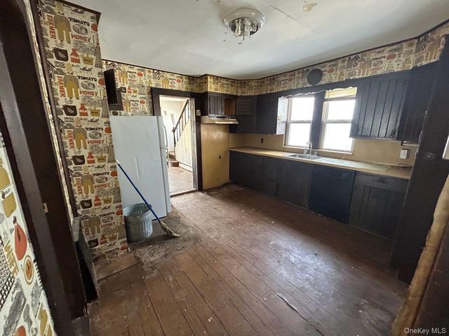 31 East Avenue, Freeport, NY 11520