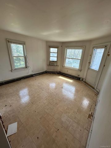 31 East Avenue, Freeport, NY 11520