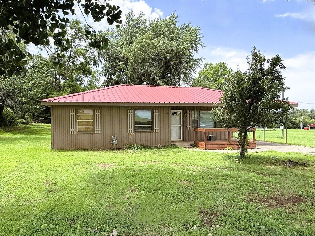 1210 Walnut Street, Ninnekah, OK 73067