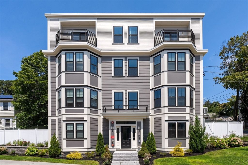 251 Minot St 6, Boston, MA 02124