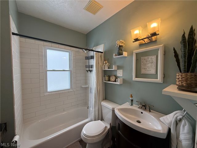 3842 Parkdale Road, Cleveland Heights, OH 44121