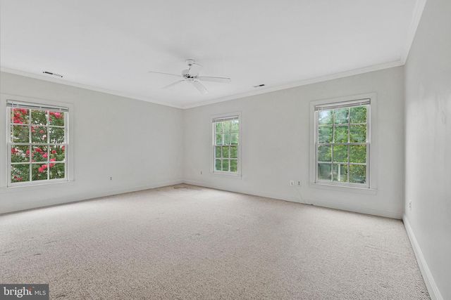 10 MEMORIAL DR NW, Leesburg, VA 20176