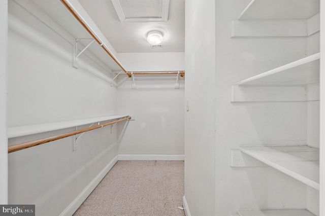 10 MEMORIAL DR NW, Leesburg, VA 20176