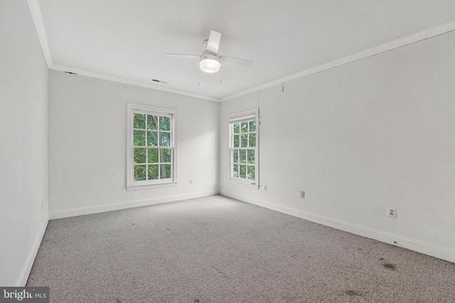 10 MEMORIAL DR NW, Leesburg, VA 20176
