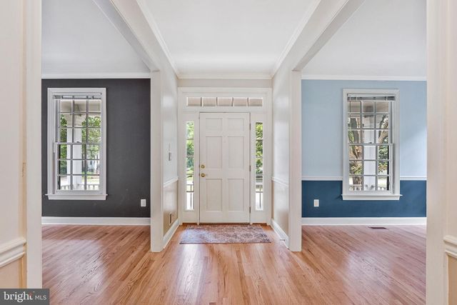 10 MEMORIAL DR NW, Leesburg, VA 20176