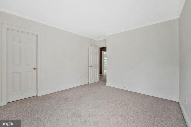 10 MEMORIAL DR NW, Leesburg, VA 20176