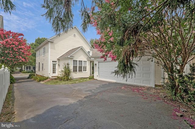 10 MEMORIAL DR NW, Leesburg, VA 20176