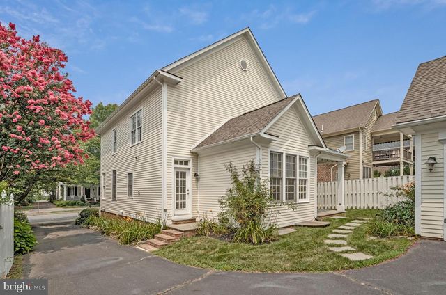10 MEMORIAL DR NW, Leesburg, VA 20176