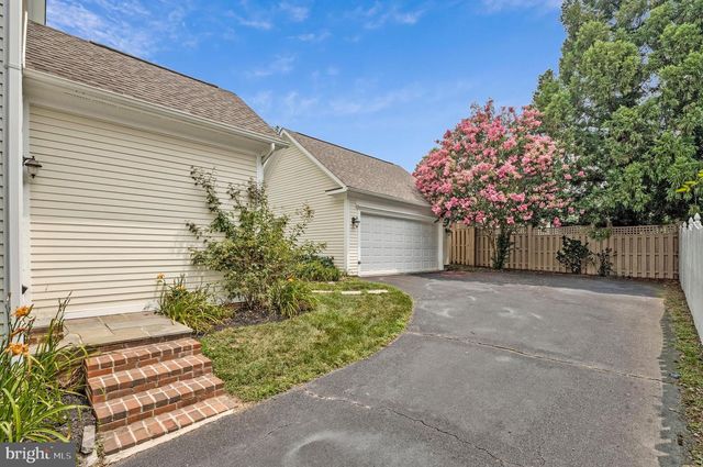 10 MEMORIAL DR NW, Leesburg, VA 20176