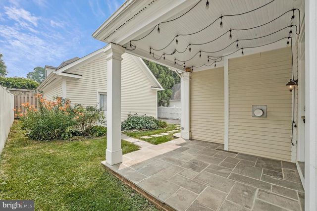 10 MEMORIAL DR NW, Leesburg, VA 20176