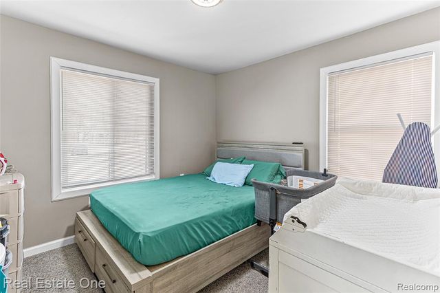 19800 Oakfield Street, Detroit, MI 48235