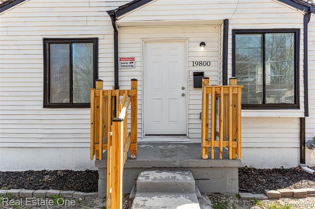 19800 Oakfield Street, Detroit, MI 48235