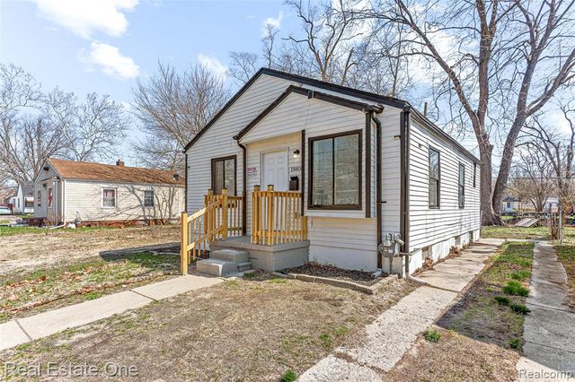 19800 Oakfield Street, Detroit, MI 48235