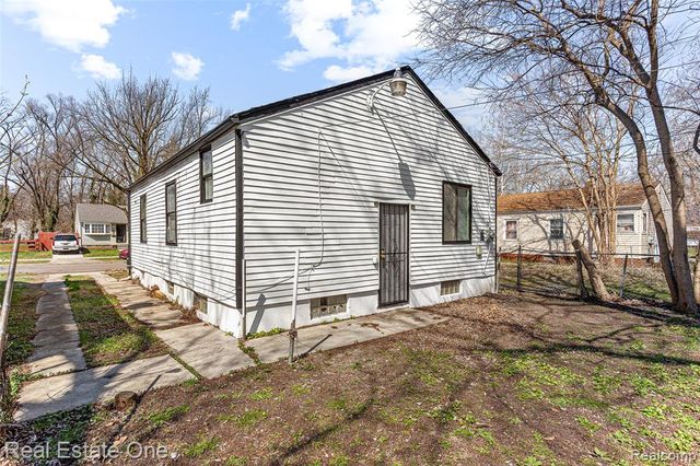 19800 Oakfield Street, Detroit, MI 48235