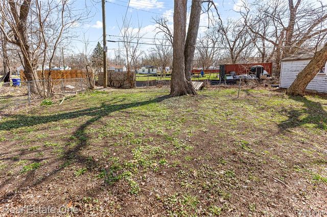 19800 Oakfield Street, Detroit, MI 48235