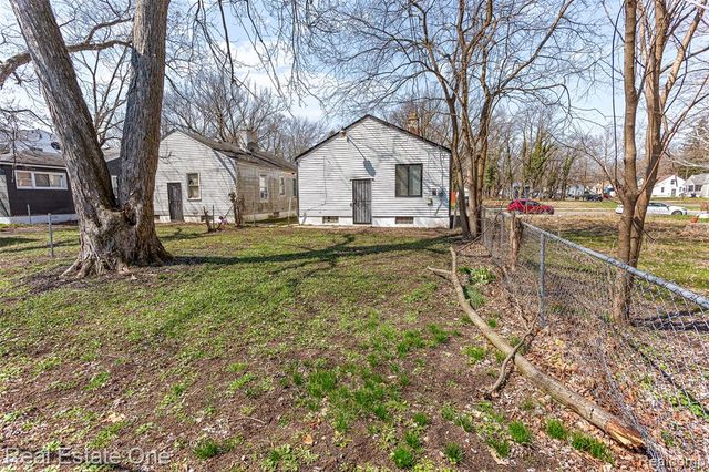 19800 Oakfield Street, Detroit, MI 48235