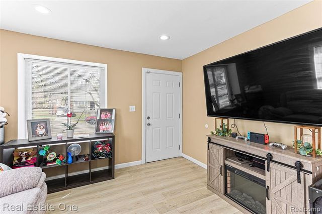 19800 Oakfield Street, Detroit, MI 48235