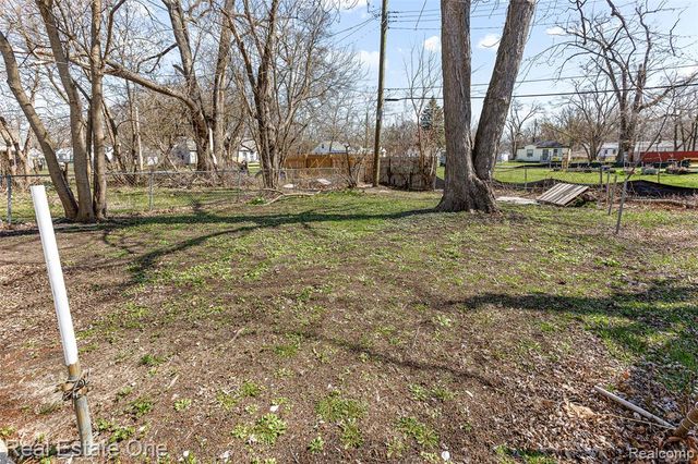 19800 Oakfield Street, Detroit, MI 48235