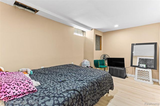 19800 Oakfield Street, Detroit, MI 48235