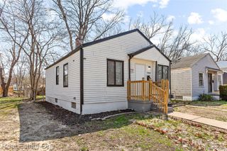 19800 Oakfield Street, Detroit, MI 48235