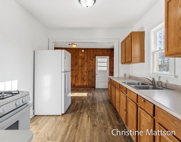 1889 Manor Drive, Norton Shores, MI 49441