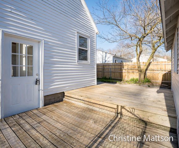 1889 Manor Drive, Norton Shores, MI 49441