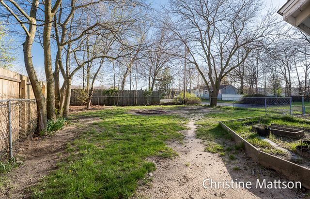 1889 Manor Drive, Norton Shores, MI 49441