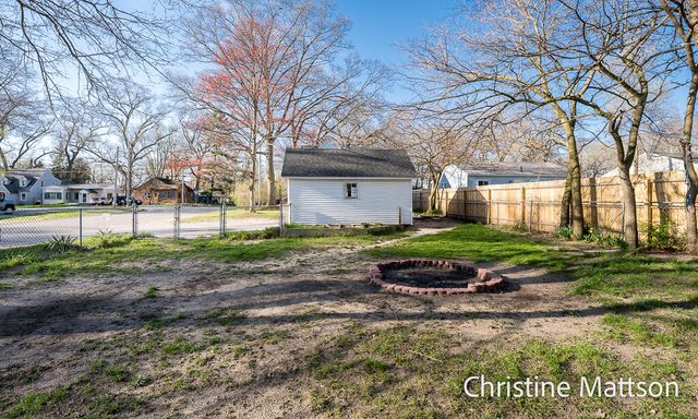 1889 Manor Drive, Norton Shores, MI 49441