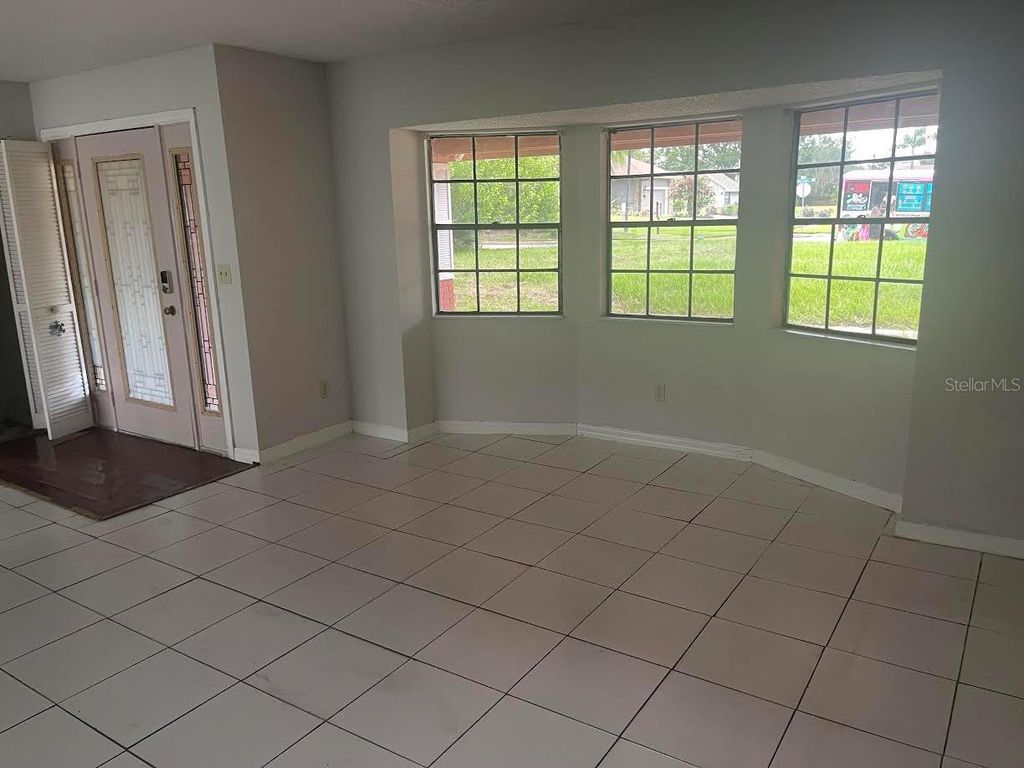 Image 4 of property listing at 9310 BAY VISTA ESTATES BOULEVARD, Orlando, FL 32836