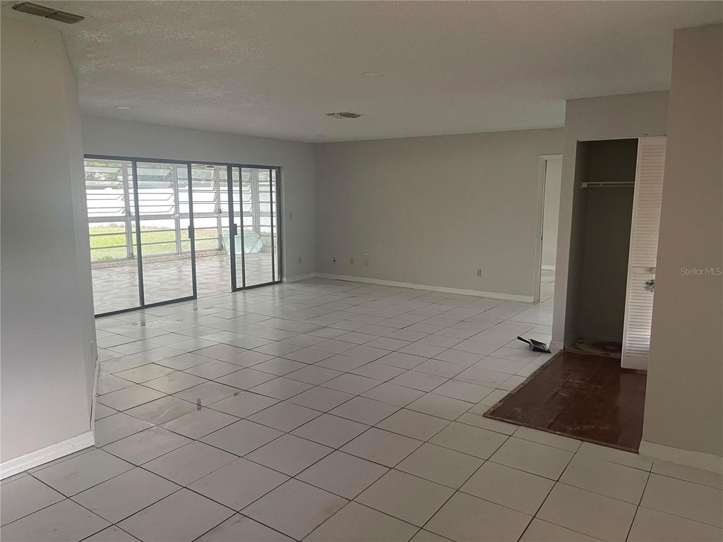 Image 5 of property listing at 9310 BAY VISTA ESTATES BOULEVARD, Orlando, FL 32836
