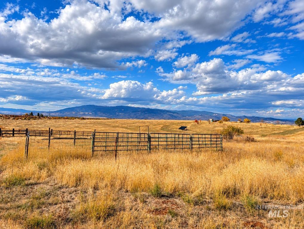 1318 Hwy 95, Mesa, ID 83643 photo 2