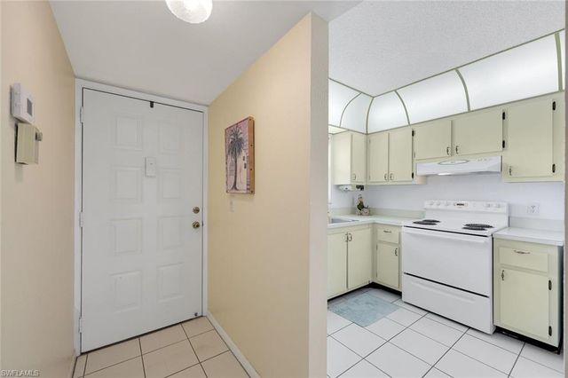 4338 27th CT SW 204, Naples, FL 34116