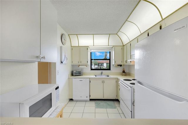 4338 27th CT SW 204, Naples, FL 34116