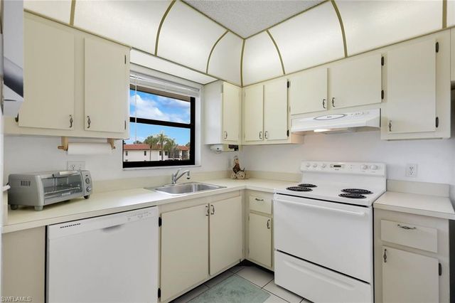 4338 27th CT SW 204, Naples, FL 34116
