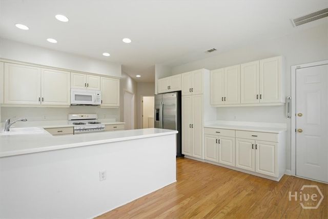 6 Roundtree Circle, Savannah, GA 31405