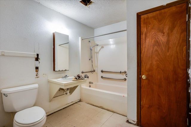 838 N Grove, Wichita, KS 67216