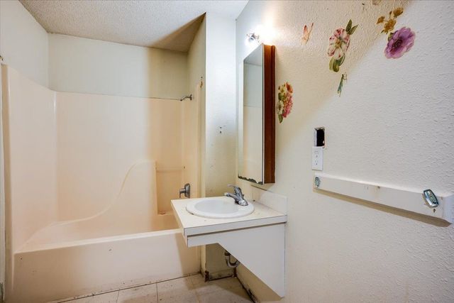 838 N Grove, Wichita, KS 67216