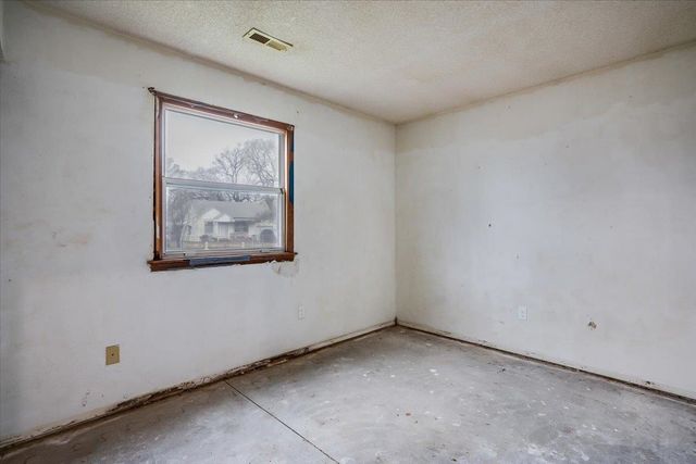 838 N Grove, Wichita, KS 67216