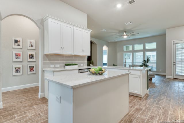 2123 Bailey Forest, San Antonio, TX 78253