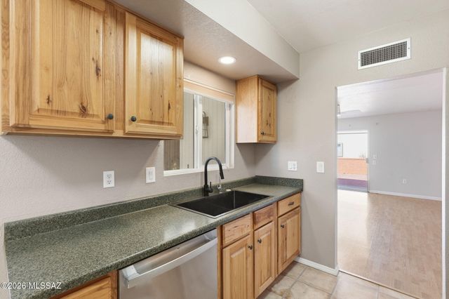 307 N Calle Del Chancero, Green Valley, AZ 85614