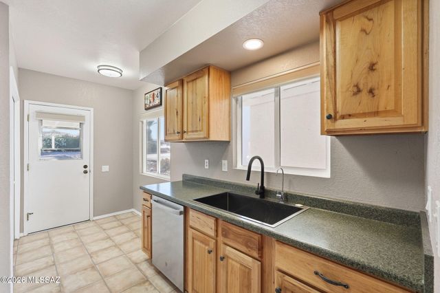 307 N Calle Del Chancero, Green Valley, AZ 85614