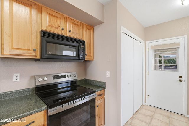 307 N Calle Del Chancero, Green Valley, AZ 85614