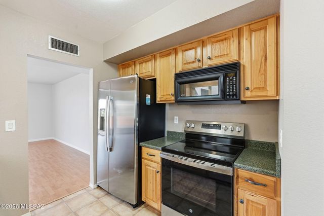 307 N Calle Del Chancero, Green Valley, AZ 85614