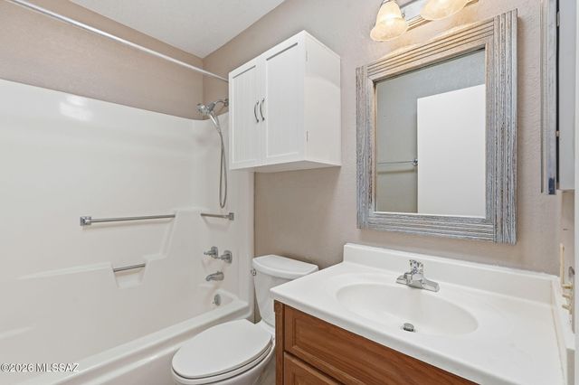 307 N Calle Del Chancero, Green Valley, AZ 85614